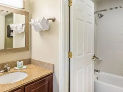 Hotel Staybridge Suites Savannah Historic District By Ihg