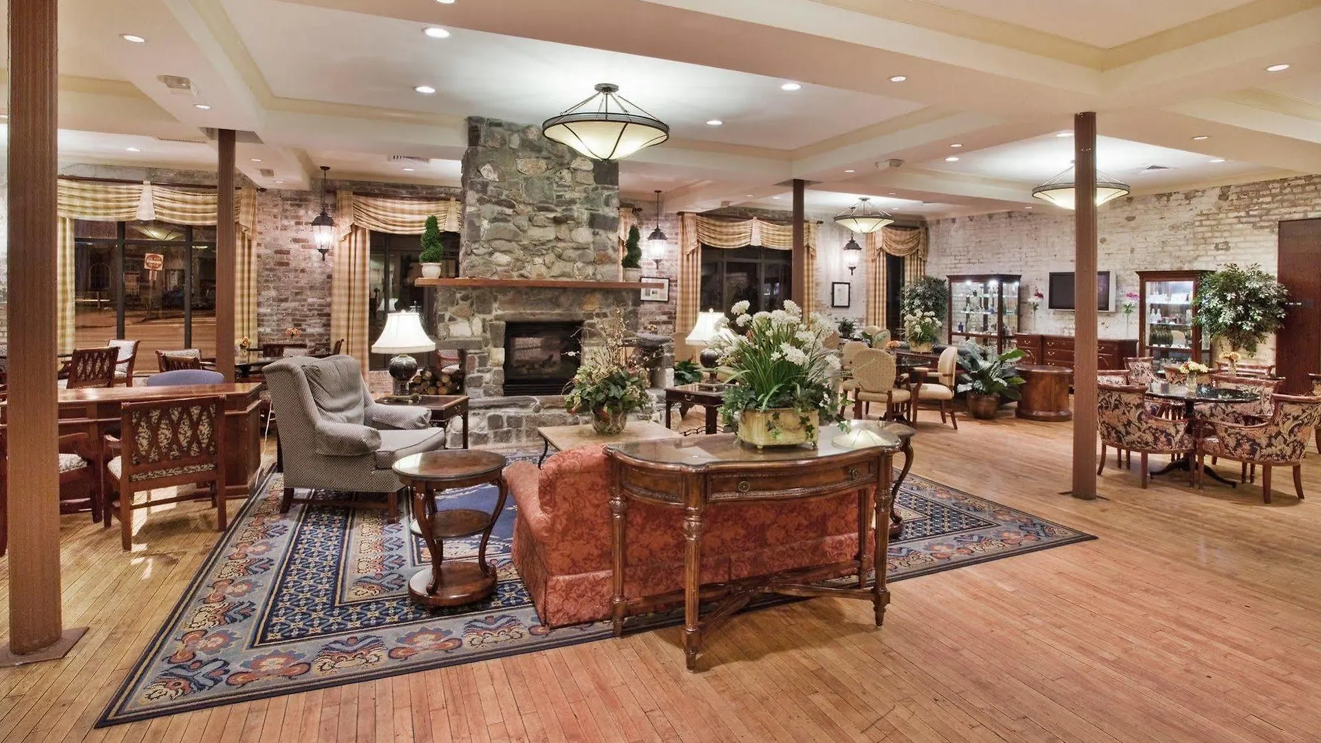Hotel Staybridge Suites Savannah Historic District By Ihg