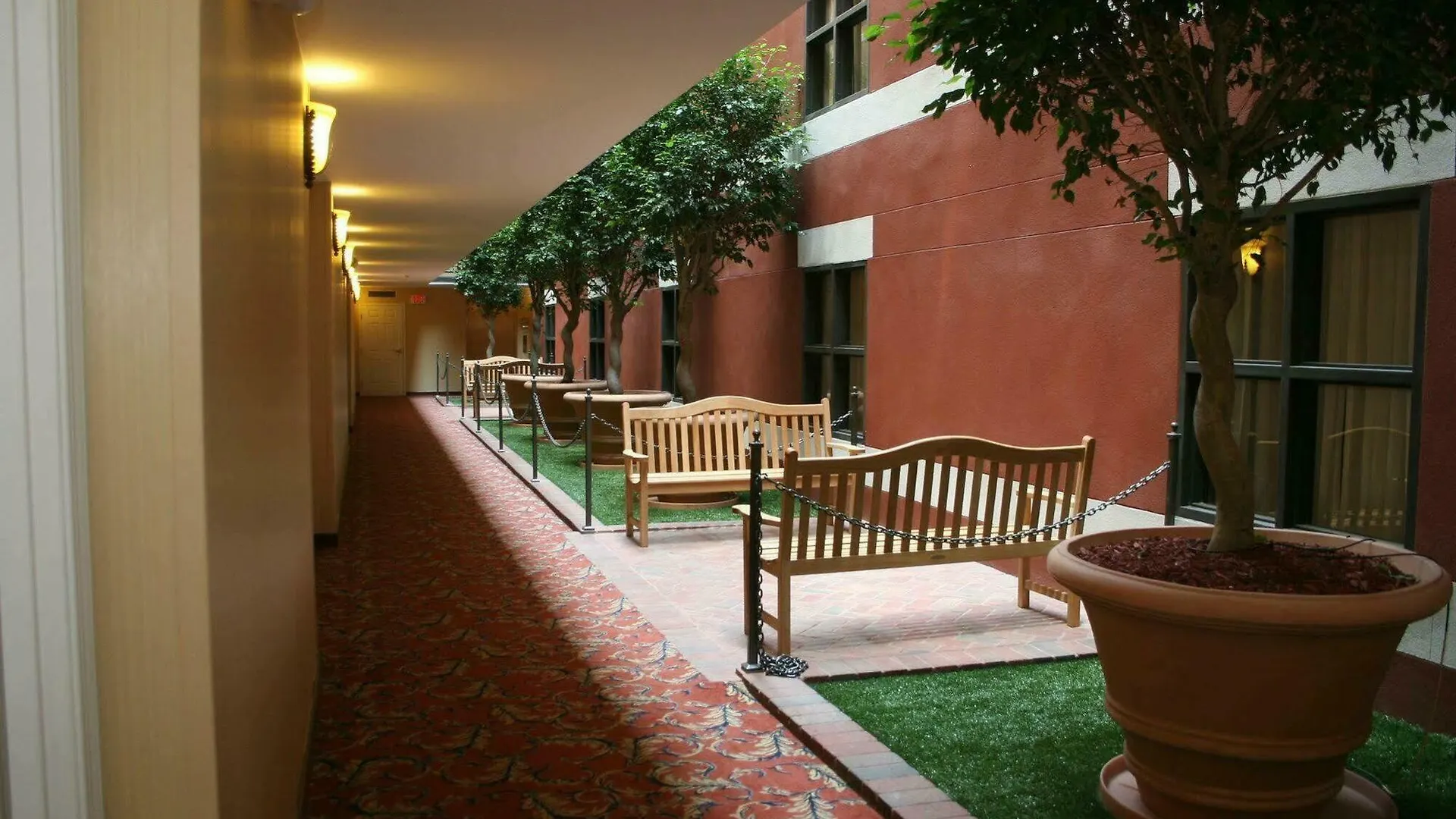 Hotel Staybridge Suites Savannah Historic District By Ihg